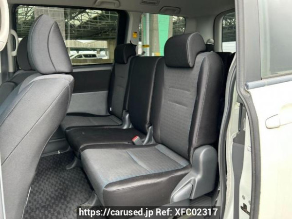 Used 2008 AT toyota voxy ZRR70W Image[15]