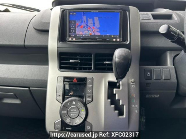 Used 2008 AT toyota voxy ZRR70W Image[23]