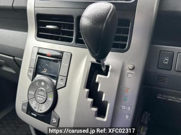 Used 2008 AT toyota voxy ZRR70W Image[26]