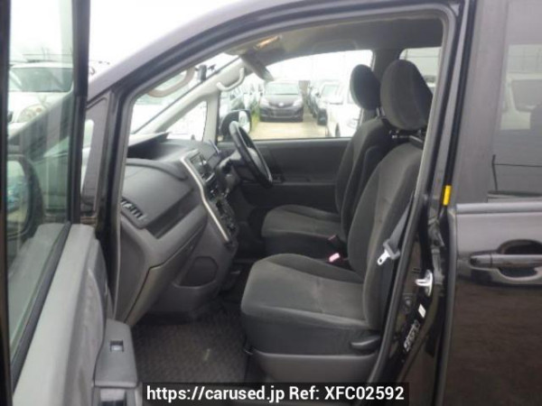 Used 2007 AT toyota noah ZRR70G Image[12]