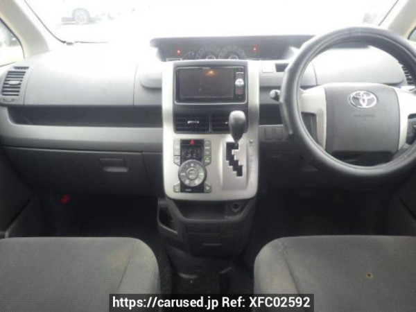 Used 2007 AT toyota noah ZRR70G Image[16]
