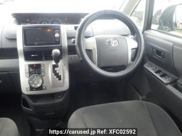Used 2007 AT toyota noah ZRR70G Image[18]