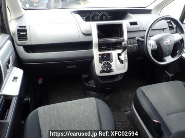 Used 2010 AT toyota voxy ZRR75W Image[14]