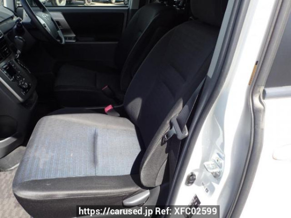 Used 2010 AT toyota voxy ZRR75W Image[12]