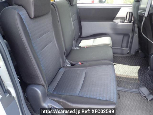 Used 2010 AT toyota voxy ZRR75W Image[13]