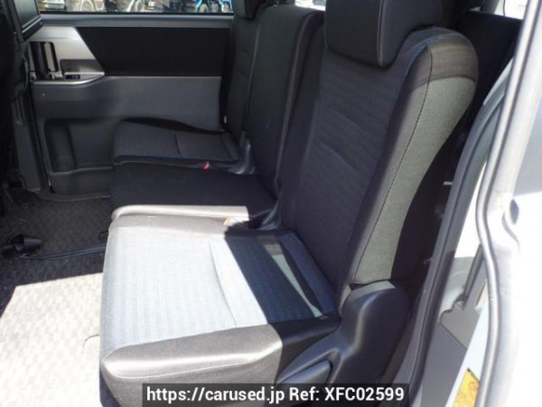 Used 2010 AT toyota voxy ZRR75W Image[14]