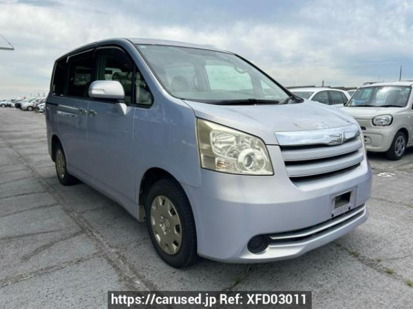 Used 2009 AT toyota noah ZRR70G Image[0]