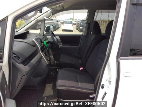 Used 2008 AT toyota voxy ZRR70W Image[14]