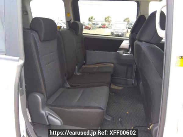 Used 2008 AT toyota voxy ZRR70W Image[15]