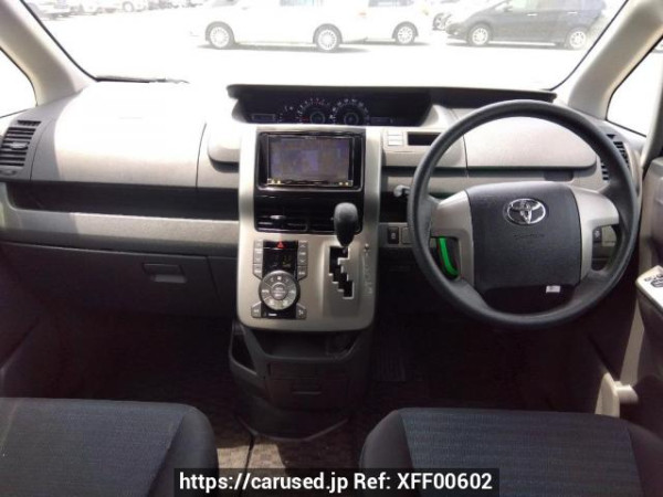 Used 2008 AT toyota voxy ZRR70W Image[18]