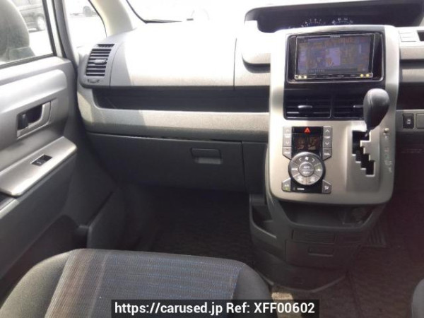 Used 2008 AT toyota voxy ZRR70W Image[19]