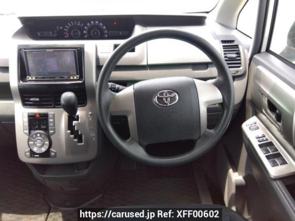Used 2008 AT toyota voxy ZRR70W Image[20]
