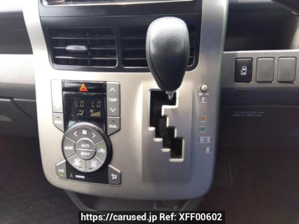 Used 2008 AT toyota voxy ZRR70W Image[27]