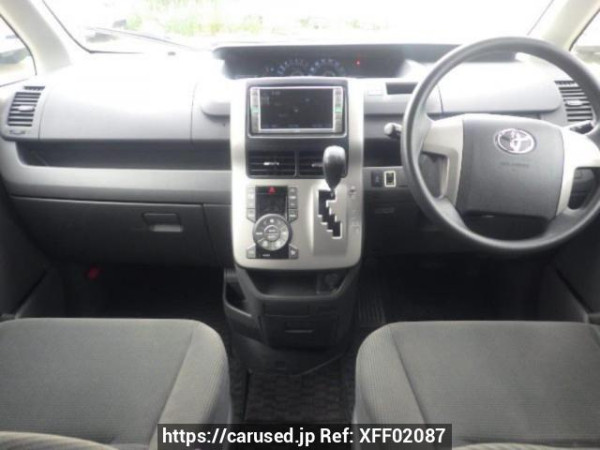 Used 2007 AT toyota noah ZRR70G Image[16]