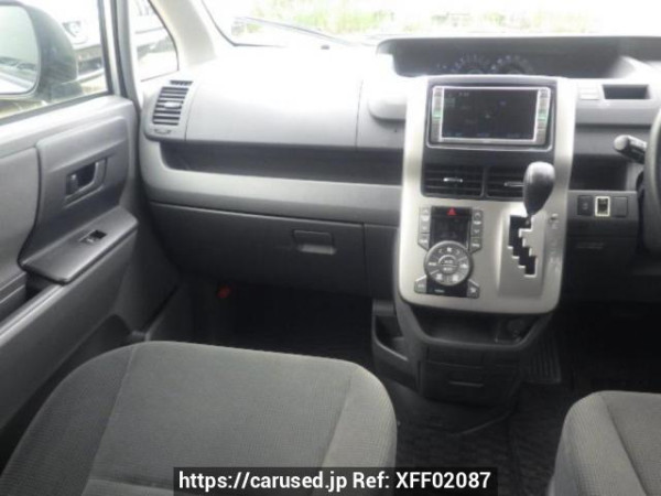 Used 2007 AT toyota noah ZRR70G Image[17]