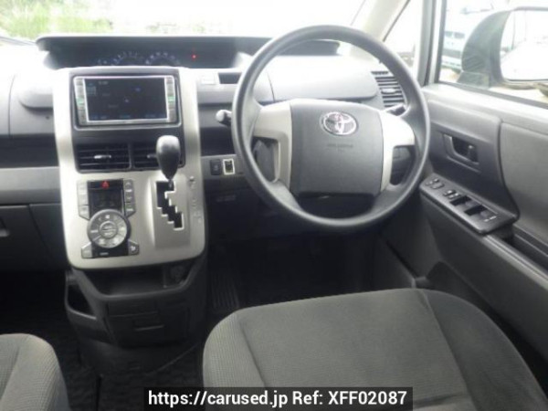 Used 2007 AT toyota noah ZRR70G Image[18]