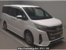 Toyota Noah ZWR80W