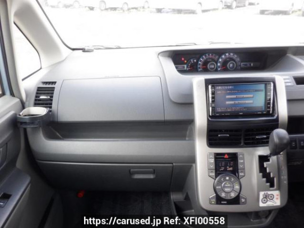 Used 2008 AT toyota voxy ZRR70G Image[18]