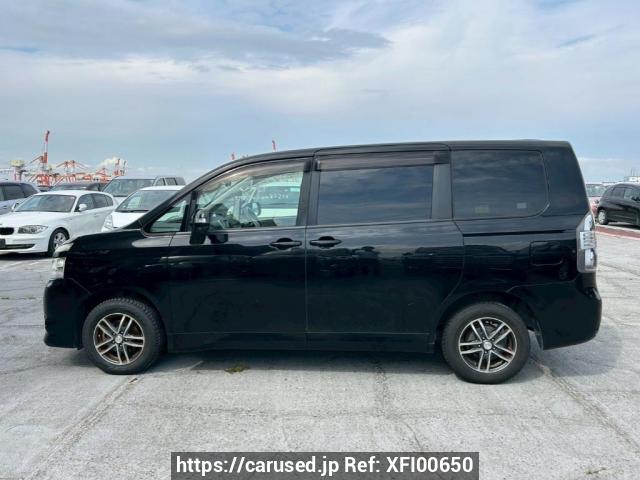 Comprar usado 2008 Toyota Voxy ZRR70G (XFI00650) - Carused.jp