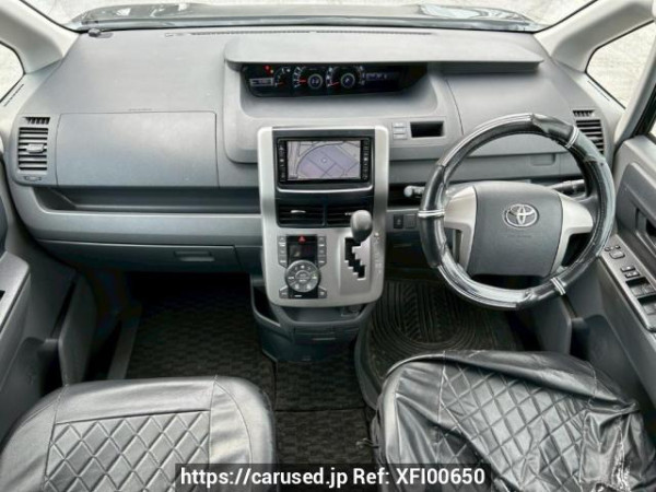 Used 2008 AT toyota voxy ZRR70G Image[19]