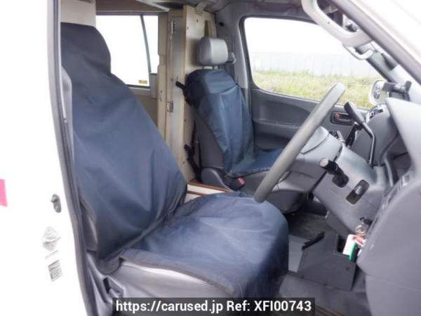 Used 2005 AT toyota granvia VCH38S Image[12]