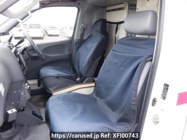 Used 2005 AT toyota granvia VCH38S Image[13]