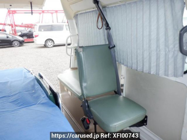 Used 2005 AT toyota granvia VCH38S Image[14]