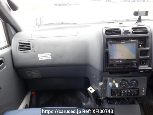 Used 2005 AT toyota granvia VCH38S Image[16]