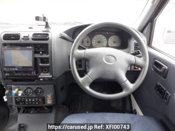 Used 2005 AT toyota granvia VCH38S Image[17]