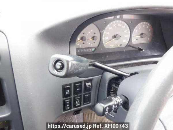 Used 2005 AT toyota granvia VCH38S Image[18]