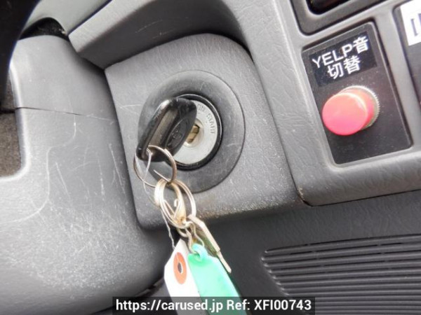 Used 2005 AT toyota granvia VCH38S Image[19]