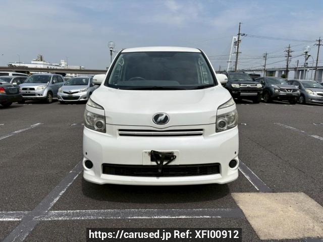 RiiiR　フォクシー Buy Used 2010 Toyota Voxy ZRR70G (XFI00912) - Carused.jp