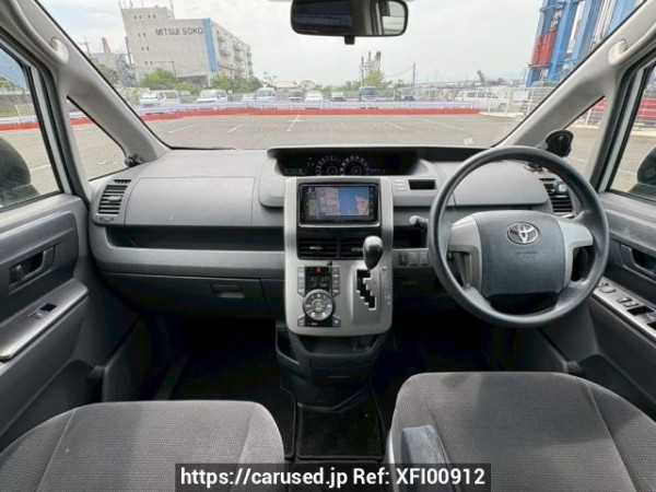 Used 2010 AT toyota voxy ZRR70G Image[19]