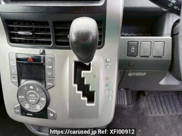 Used 2010 AT toyota voxy ZRR70G Image[28]