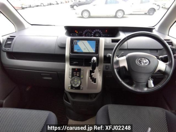 Used 2009 AT toyota noah ZRR70W Image[16]