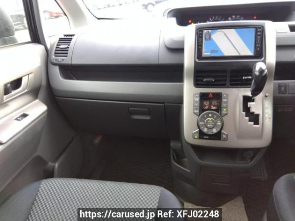 Used 2009 AT toyota noah ZRR70W Image[17]