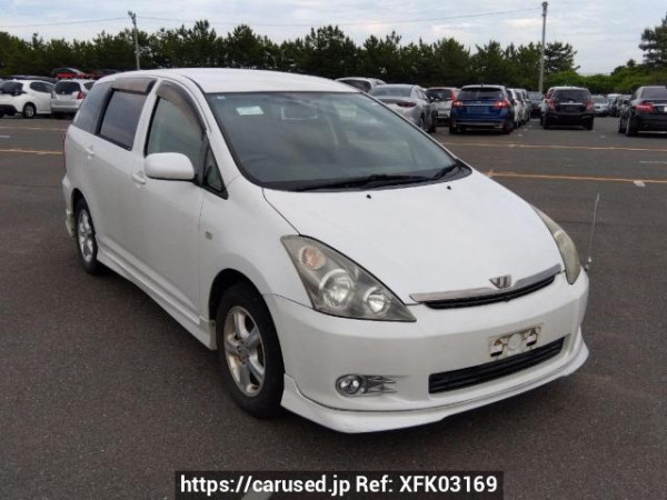 Used 2004 AT toyota wish ZNE10G Image[0]