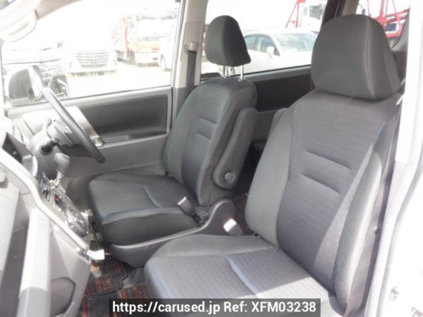 Used 2010 AT toyota voxy ZRR70W Image[13]