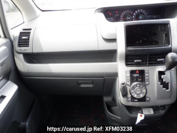 Used 2010 AT toyota voxy ZRR70W Image[18]