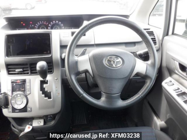 Used 2010 AT toyota voxy ZRR70W Image[19]