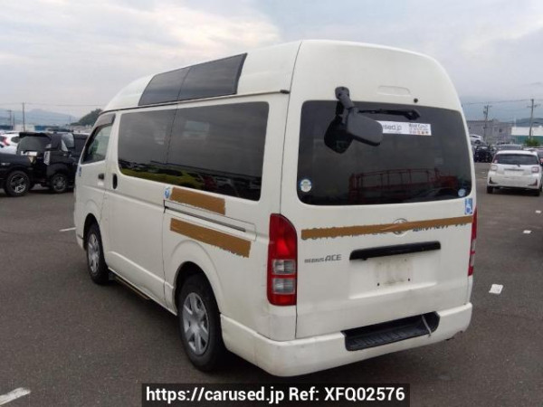 Used 2005 AT toyota regiusace-van TRH200K Image[4]