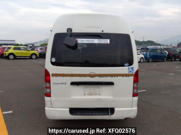 Used 2005 AT toyota regiusace-van TRH200K Image[5]