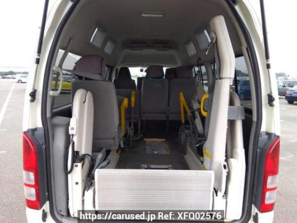 Used 2005 AT toyota regiusace-van TRH200K Image[8]