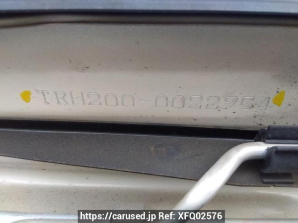 Used 2005 AT toyota regiusace-van TRH200K Image[11]