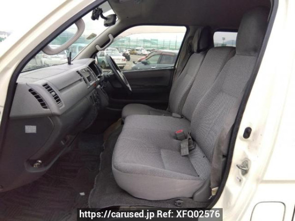 Used 2005 AT toyota regiusace-van TRH200K Image[13]