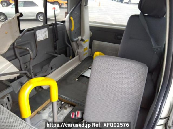 Used 2005 AT toyota regiusace-van TRH200K Image[15]