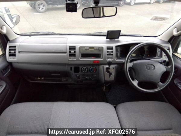 Used 2005 AT toyota regiusace-van TRH200K Image[16]