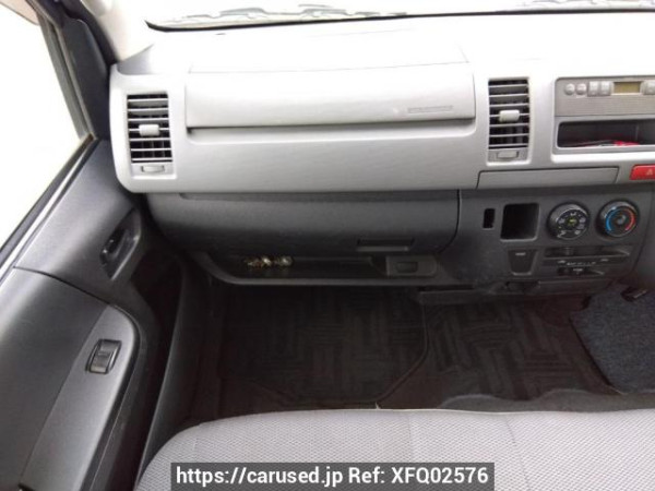 Used 2005 AT toyota regiusace-van TRH200K Image[17]