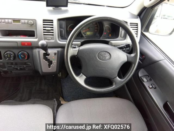 Used 2005 AT toyota regiusace-van TRH200K Image[18]