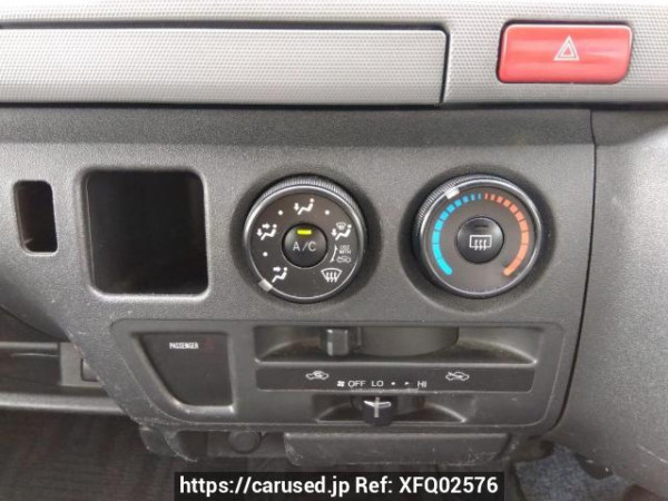 Used 2005 AT toyota regiusace-van TRH200K Image[23]